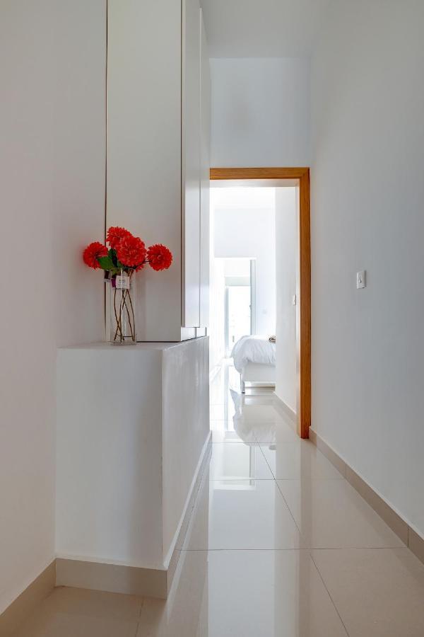 Prime Location Apartment With Side Seaviews Сліма Екстер'єр фото