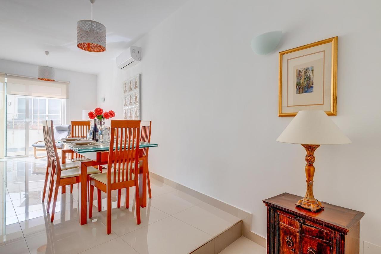 Prime Location Apartment With Side Seaviews Сліма Екстер'єр фото