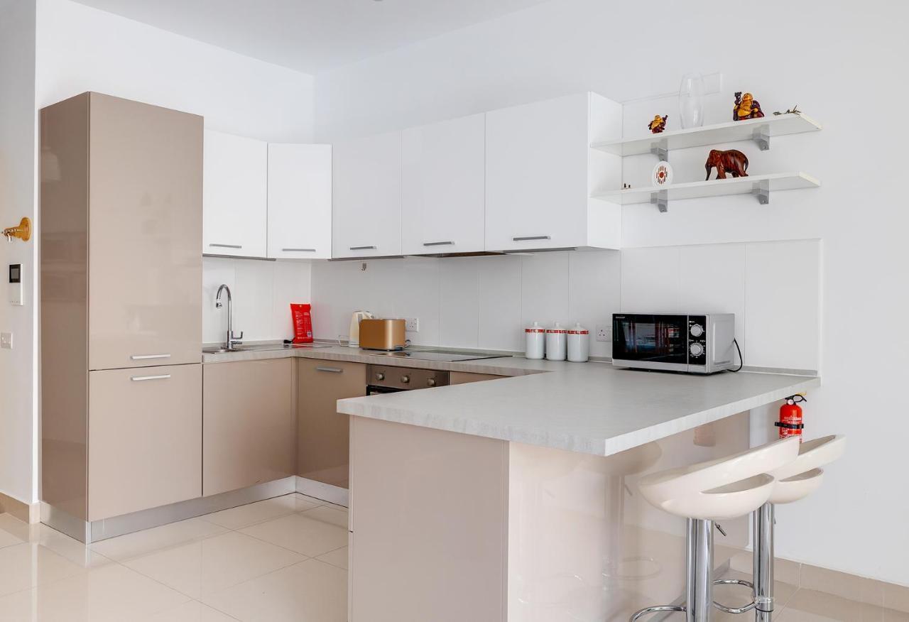Prime Location Apartment With Side Seaviews Сліма Екстер'єр фото