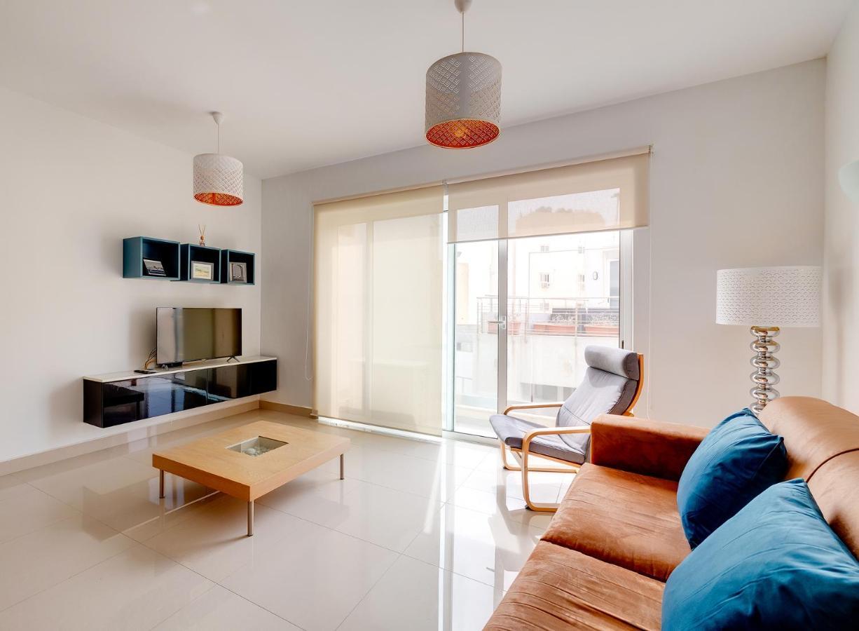 Prime Location Apartment With Side Seaviews Сліма Екстер'єр фото
