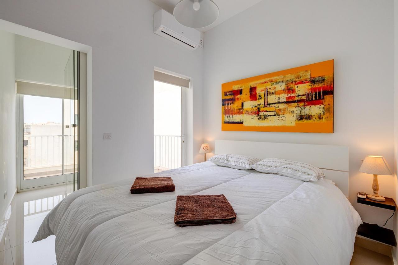 Prime Location Apartment With Side Seaviews Сліма Екстер'єр фото