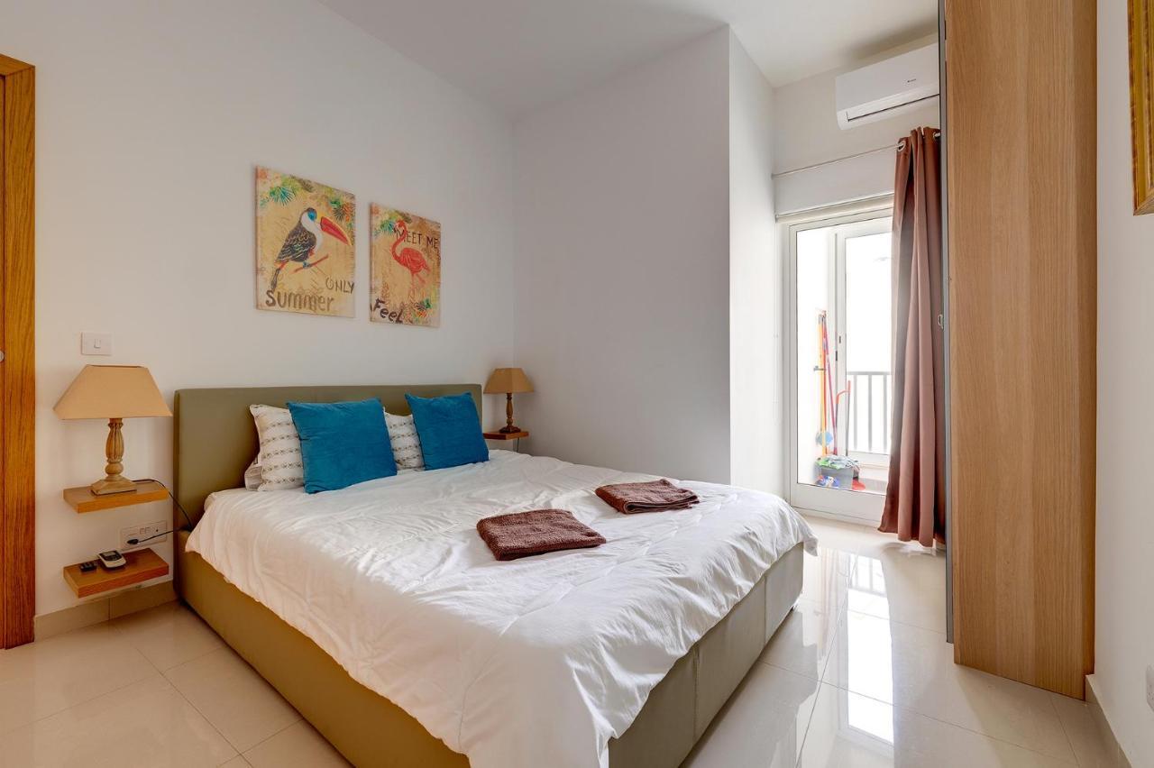 Prime Location Apartment With Side Seaviews Сліма Екстер'єр фото