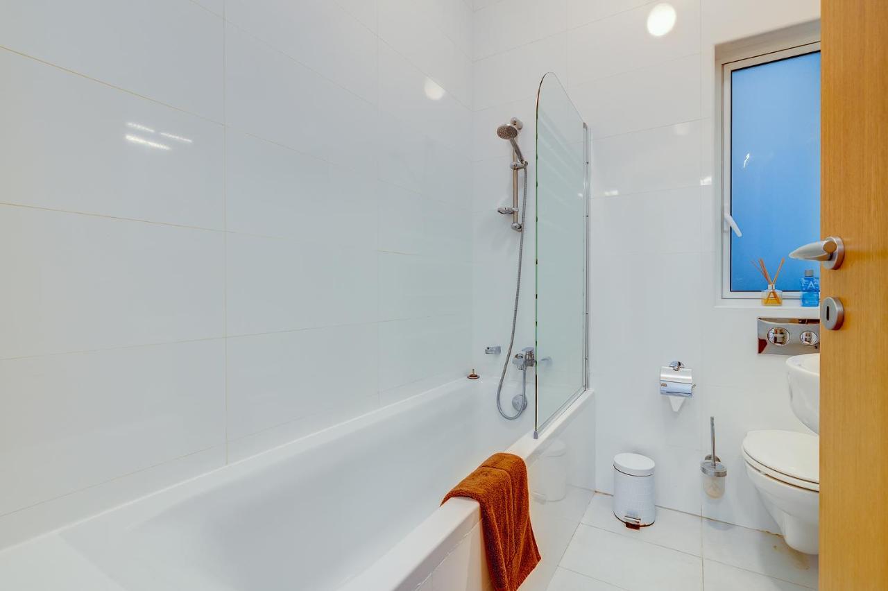 Prime Location Apartment With Side Seaviews Сліма Екстер'єр фото